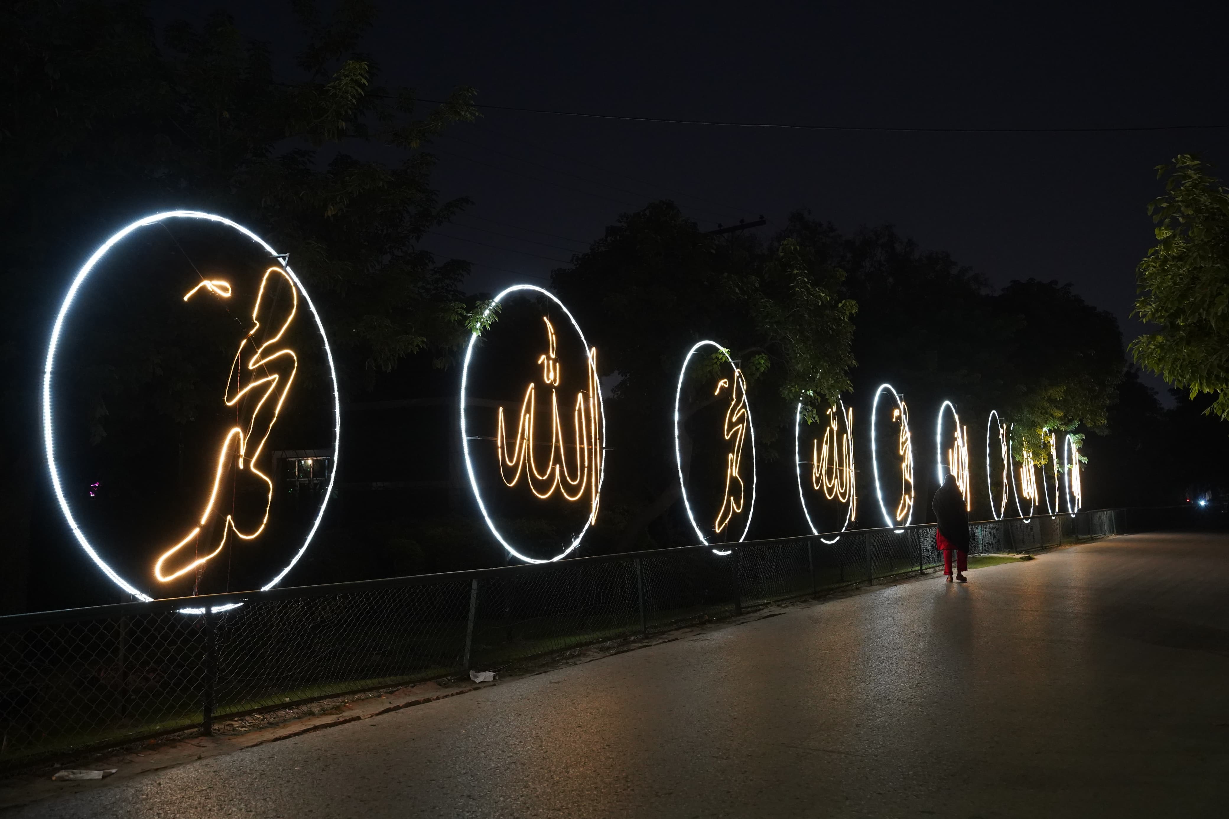 Vibrant lighting, buntings galore as Lahore prepares to celebrate Eid Miladun Nabi