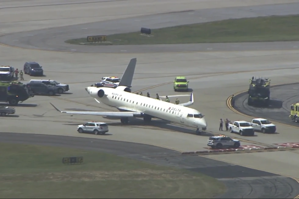 Two Delta planes collide while taxiing in Atlanta, tail section from one torn off