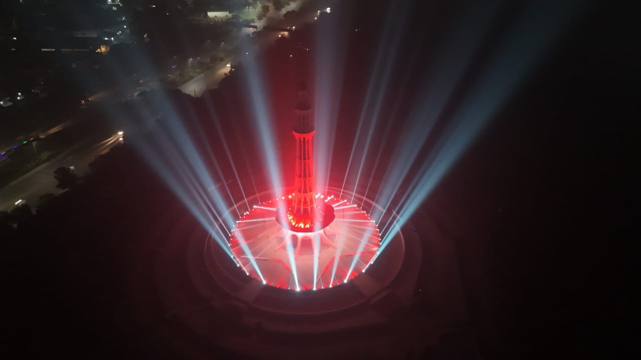 Minar-i-Pakistan goes red to mark Turkiye’s 101st Republic Day anniversary