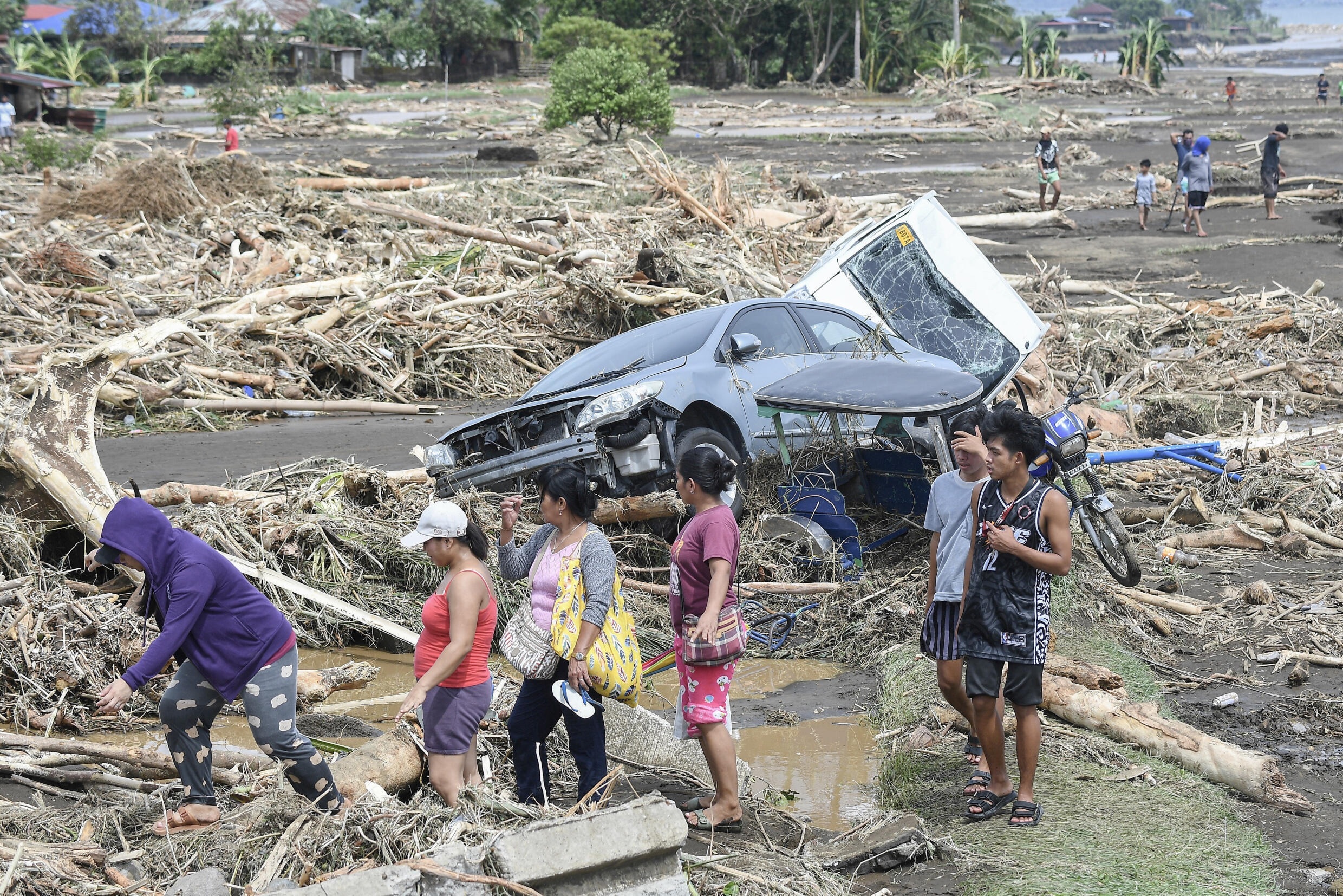 Death toll in Philippine storm rises to 100