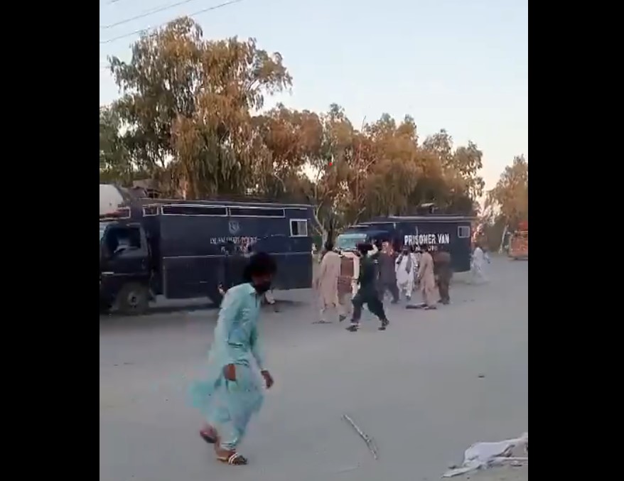 Four cops injured in attack on prison vans carrying PTI MPAs, workers in Sangjani