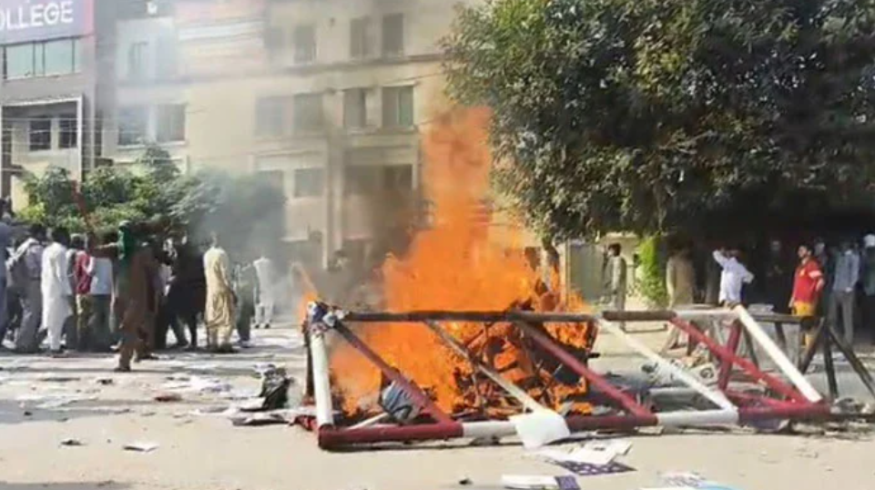 Rawalpindi police arrest hundreds of students during demonstrations