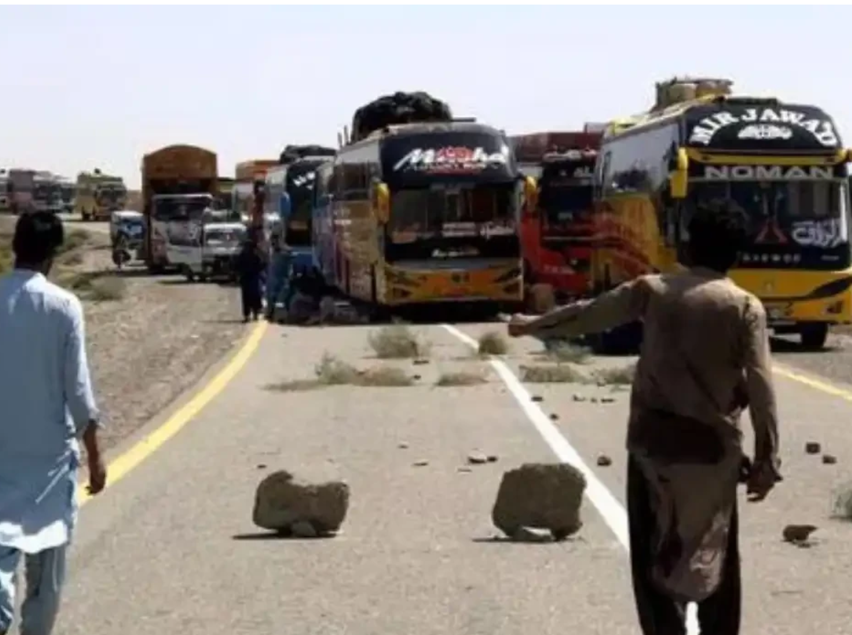 Robbers open fire on passenger coach in Bannu, 10 injured in attack