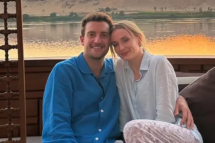 Sophie Turner shares PDA moment with boyfriend after divorce from Joe Jonas