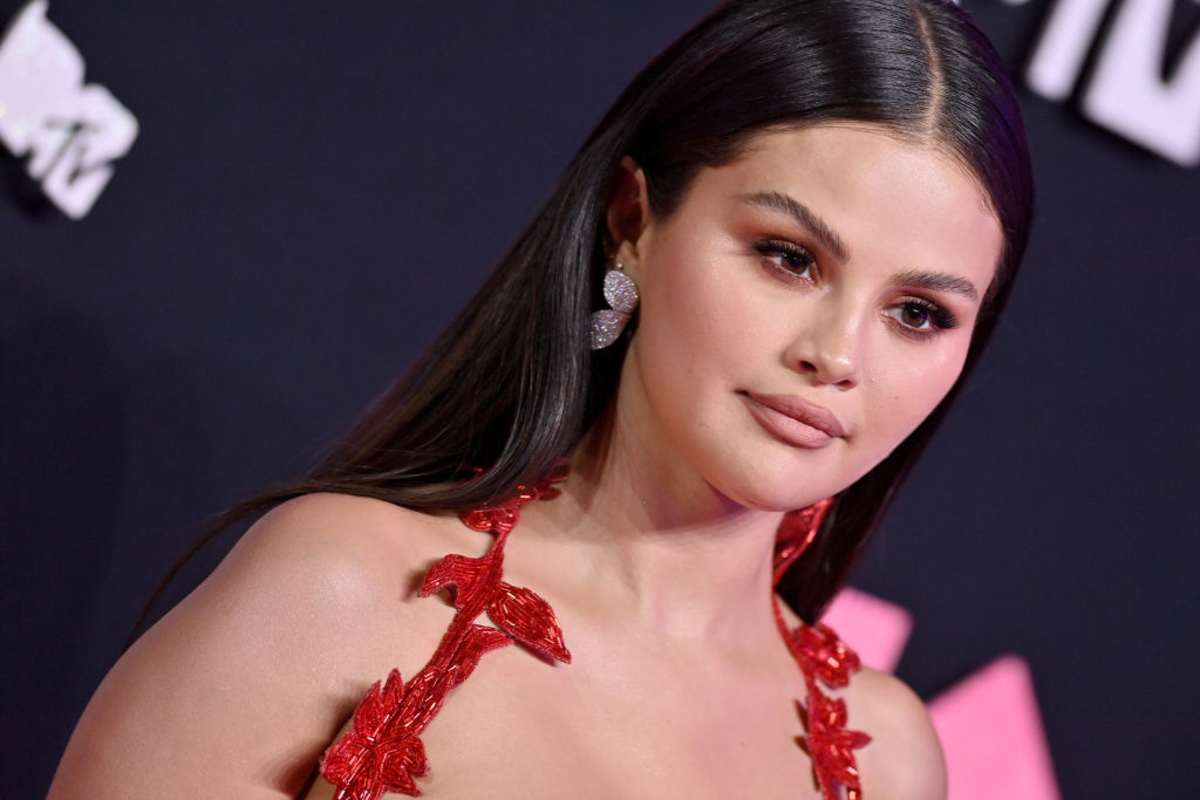 Selena Gomez has awkward ‘Diddy’ slip-up at charity event leaving crowd in splits | Video