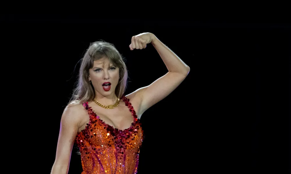 Taylor Swift Surprises Fans with Special Mashups at Indianapolis Eras Tour Show