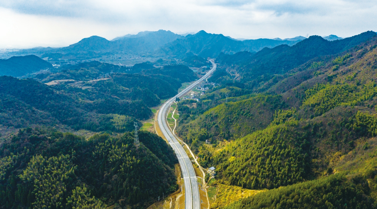 China issues white paper on rural road development