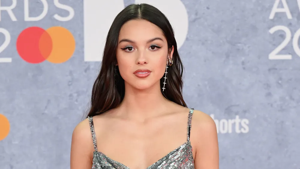 Olivia Rodrigo Honors Boyfriend Louis Partridge with Sweet Personalized Necklace