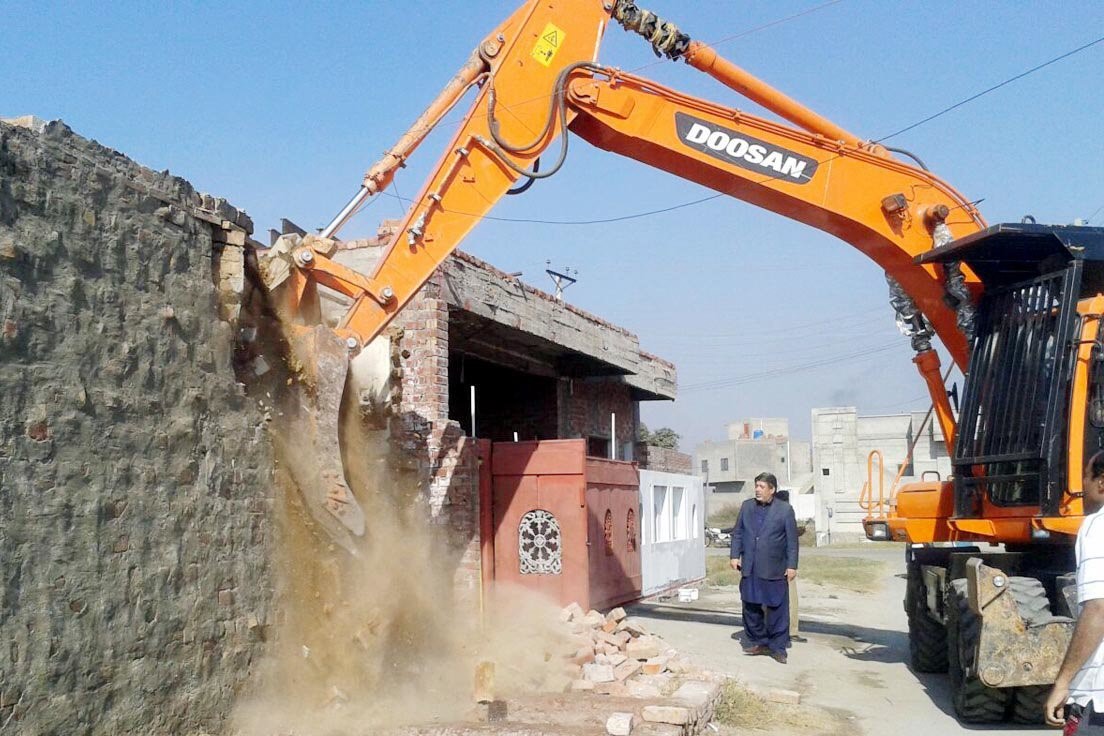 PHA demolishes illegal structure at Mochi Gate