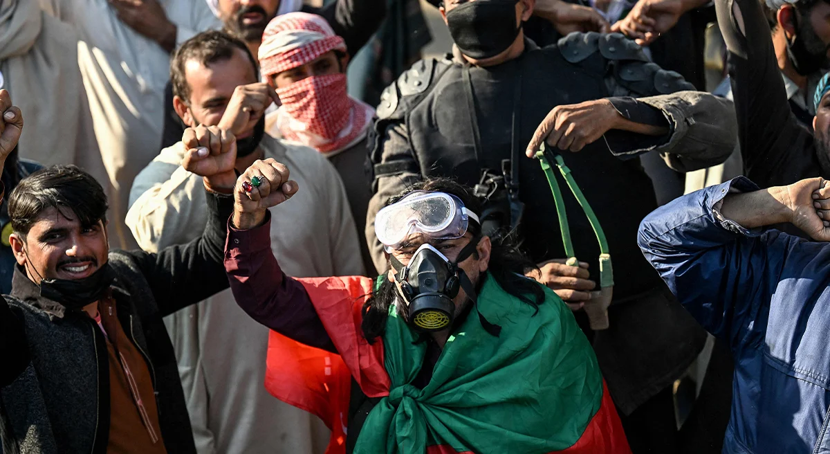 PTI convoys enter Islamabad amid violent clashes with police