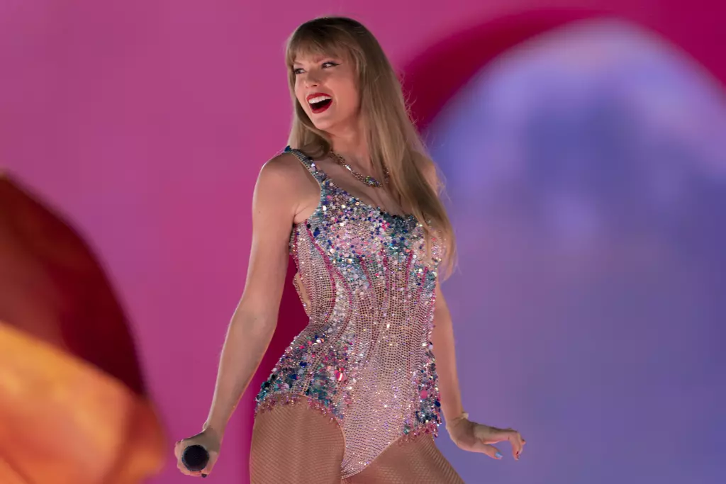 Taylor Swift Gently Scolds Security Guard During Chiefs Game Entrance, Winning Fans’ Praise