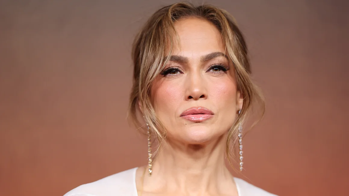 Jennifer Lopez Seen as “Diva” and “Toxic” by Hollywood’s Most Eligible Bachelors