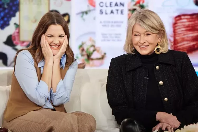 Martha Stewart Pushes Drew Barrymore Away During Talk Show Interview | Video