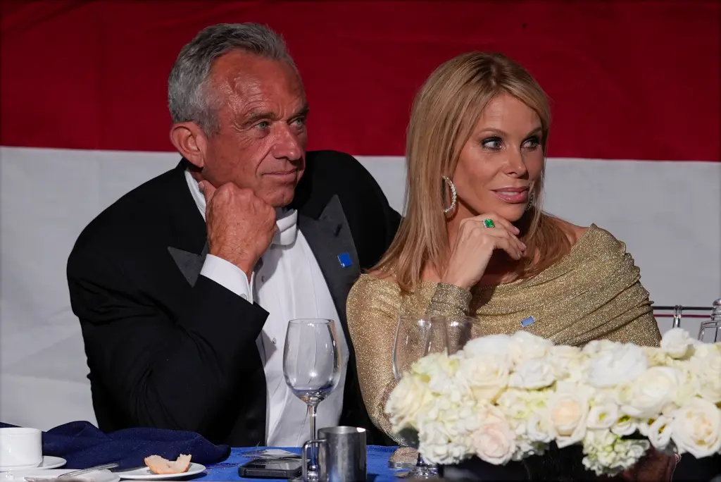 Cheryl Hines mingles with MAGA crowd at Mar-a-Lago despite past discomfort