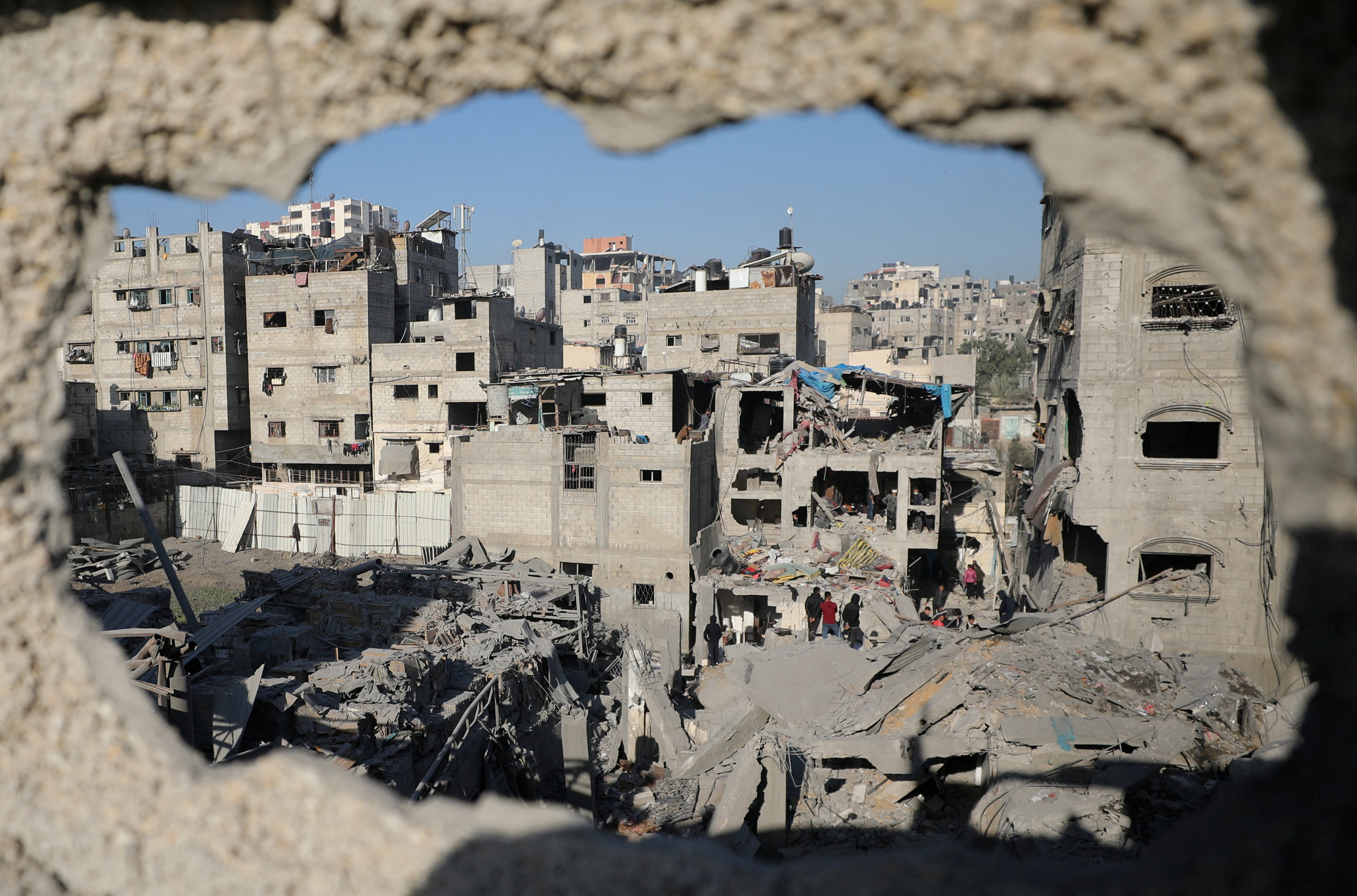 Israel kills 44 Palestinians in Gaza bombardment as ceasefire talks intensify