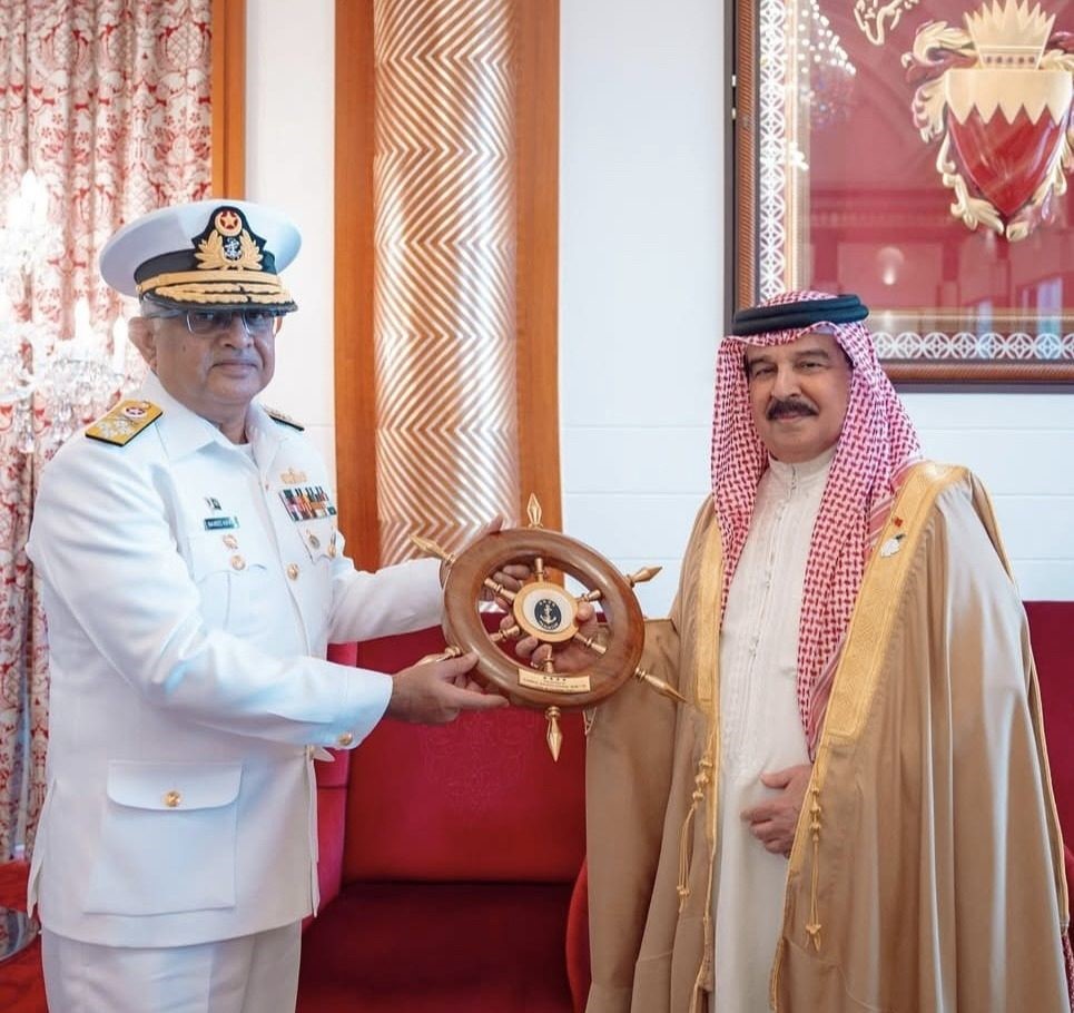 Naval Chief meets highest civil, military leadership of Bahrain