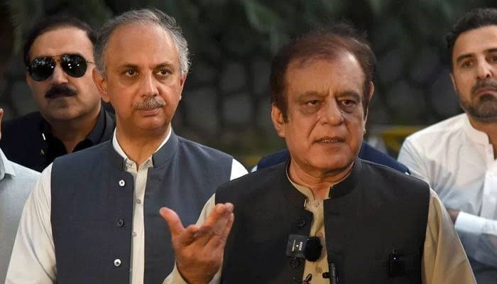 Shibli Faraz follows in Ayub, resigns from Judicial Commission