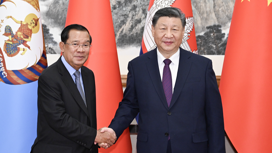 Xi calls for deepened exchanges, win-win situation with Cambodia in talks with Hun Sen