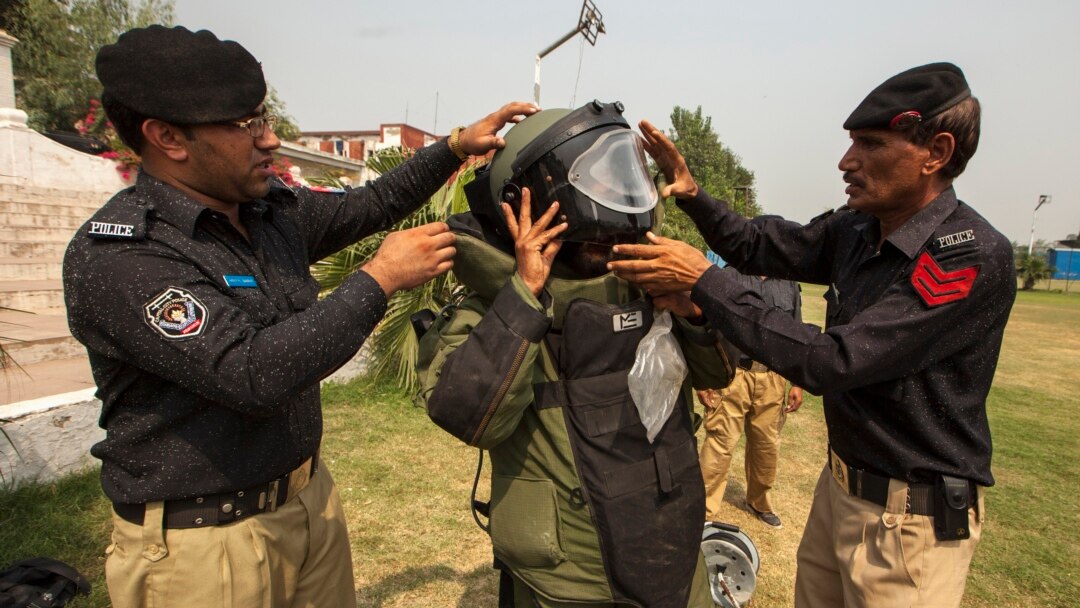 Bomb disposal squad de-fuses bomb device planted at bridge in Lakki Marwat