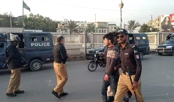 Cops among 11 injured as Karachi police move in to disperse sit-ins