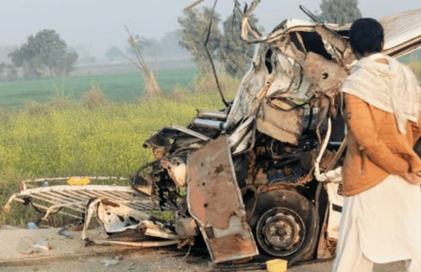 Three women killed, one injured as speeding car overturns on Shahrah-e-Faisal