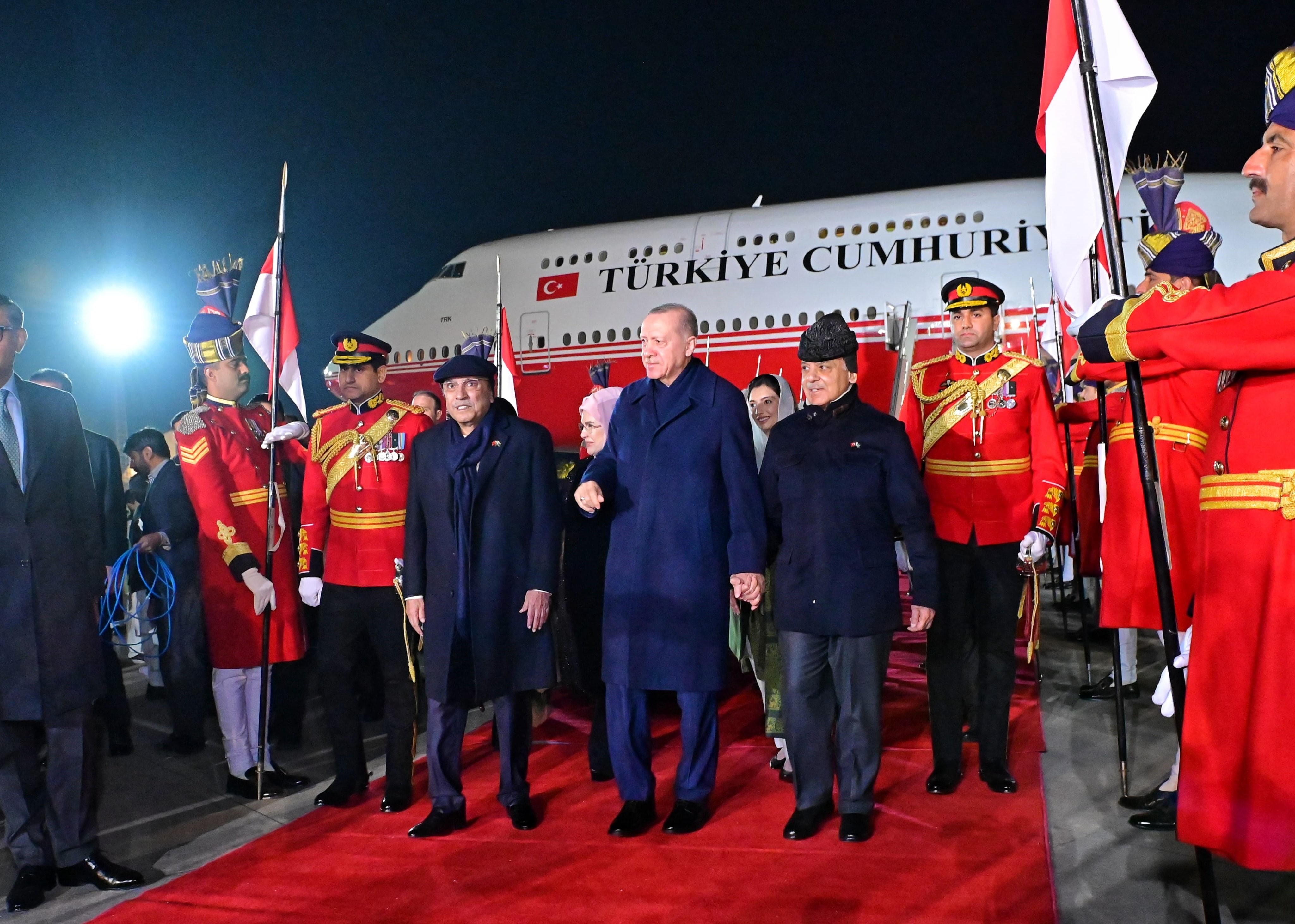 President Erdogan arrives to red carpet welcome in Islamabad
