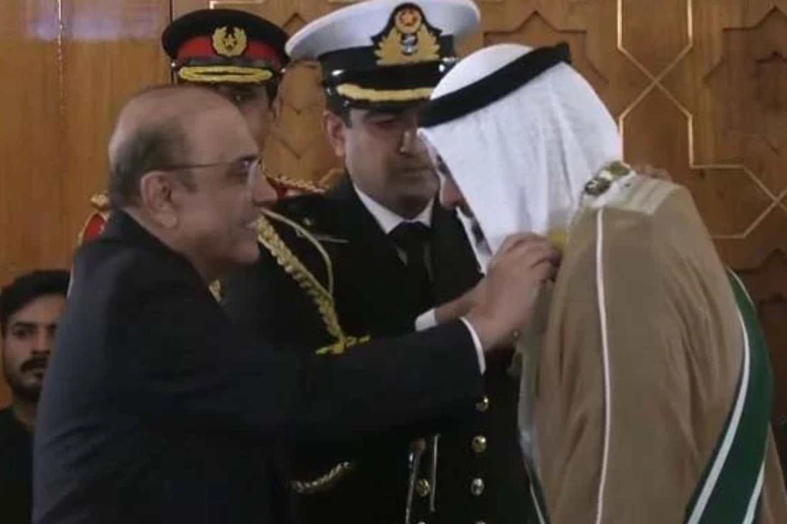 President confers Nishan-e-Pakistan on Abu Dhabi Crown Prince