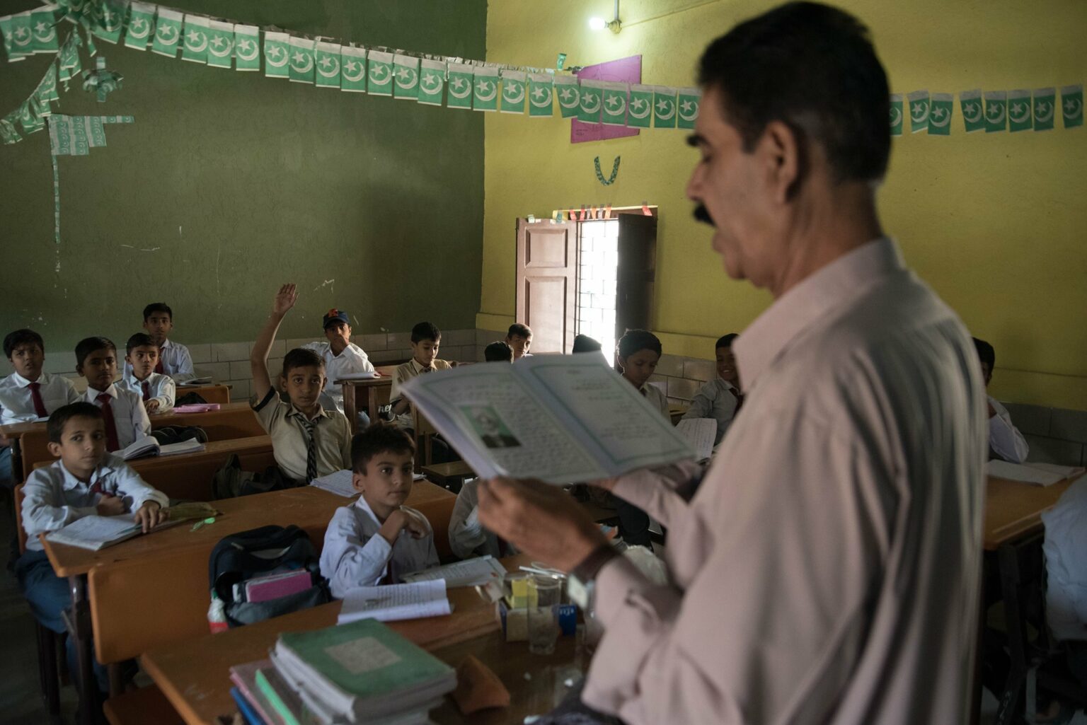 Sindh Issues Dressing Guidelines For Government School Teachers