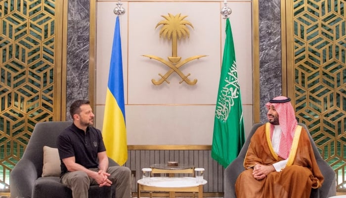 Zelenskiy heads to Saudi Arabia ahead of crunch US talks
