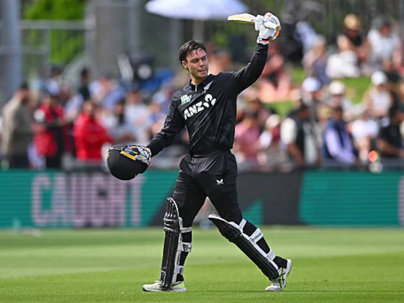 Chapman's ton helps New Zealand defeat Pakistan in first ODI
