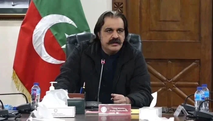 KP CM holds emergency PTI meeting to address blow from reserved seats verdict
