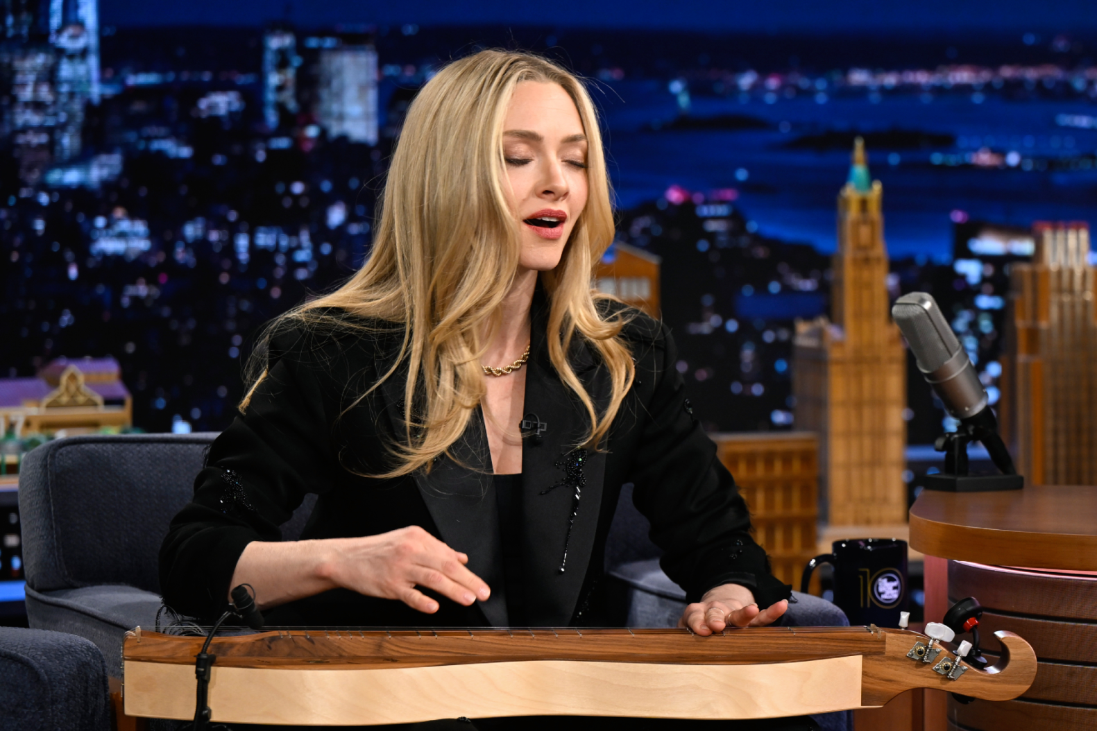 Amanda Seyfried Wows Fans With Famous Joni Mitchell Song Cover on Rare Instrument | Watch