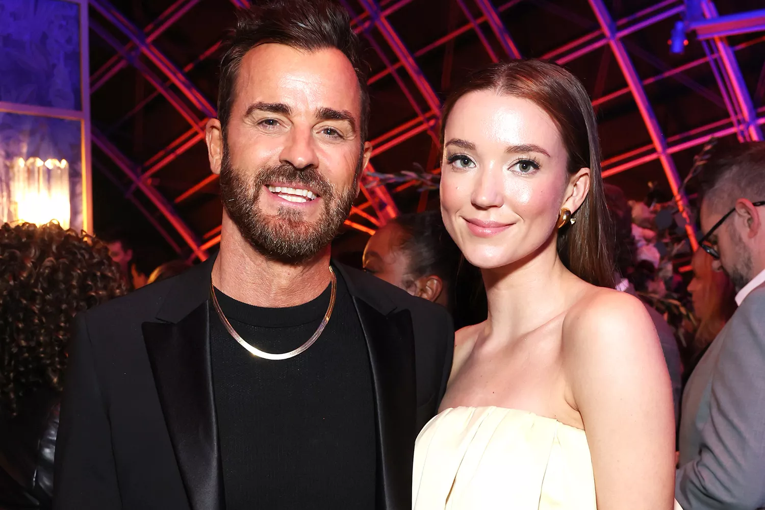 Justin Theroux And Nicole Brydon Bloom Tie The Knot In Intimate Wedding