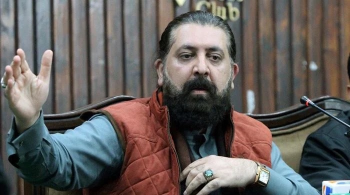 PTI blasts govt for blocking Khan's family visit