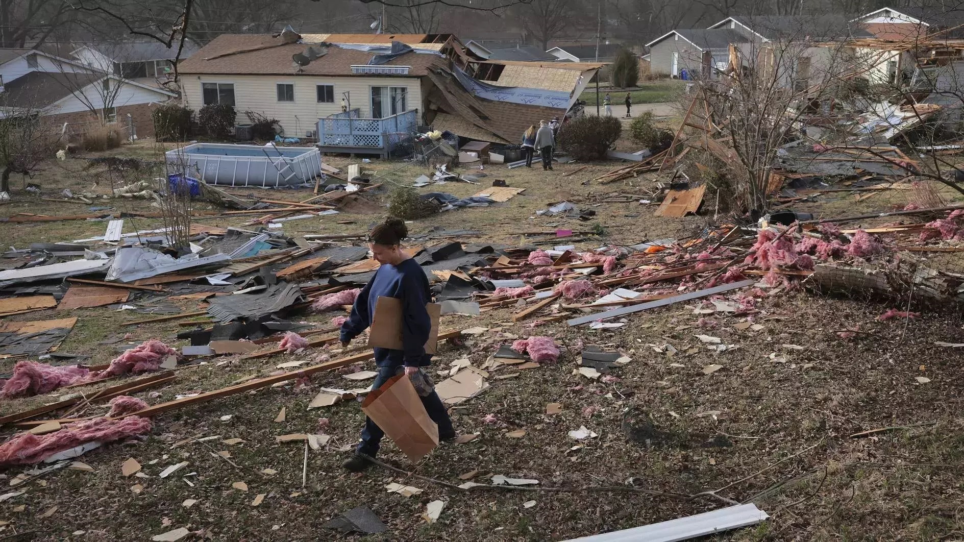 At least 33 dead as tornadoes ravage central US