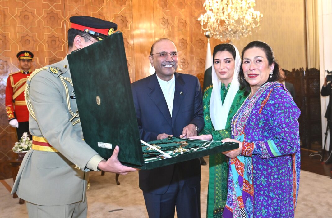 President Zardari confers prestigious military awards on armed forces personnel