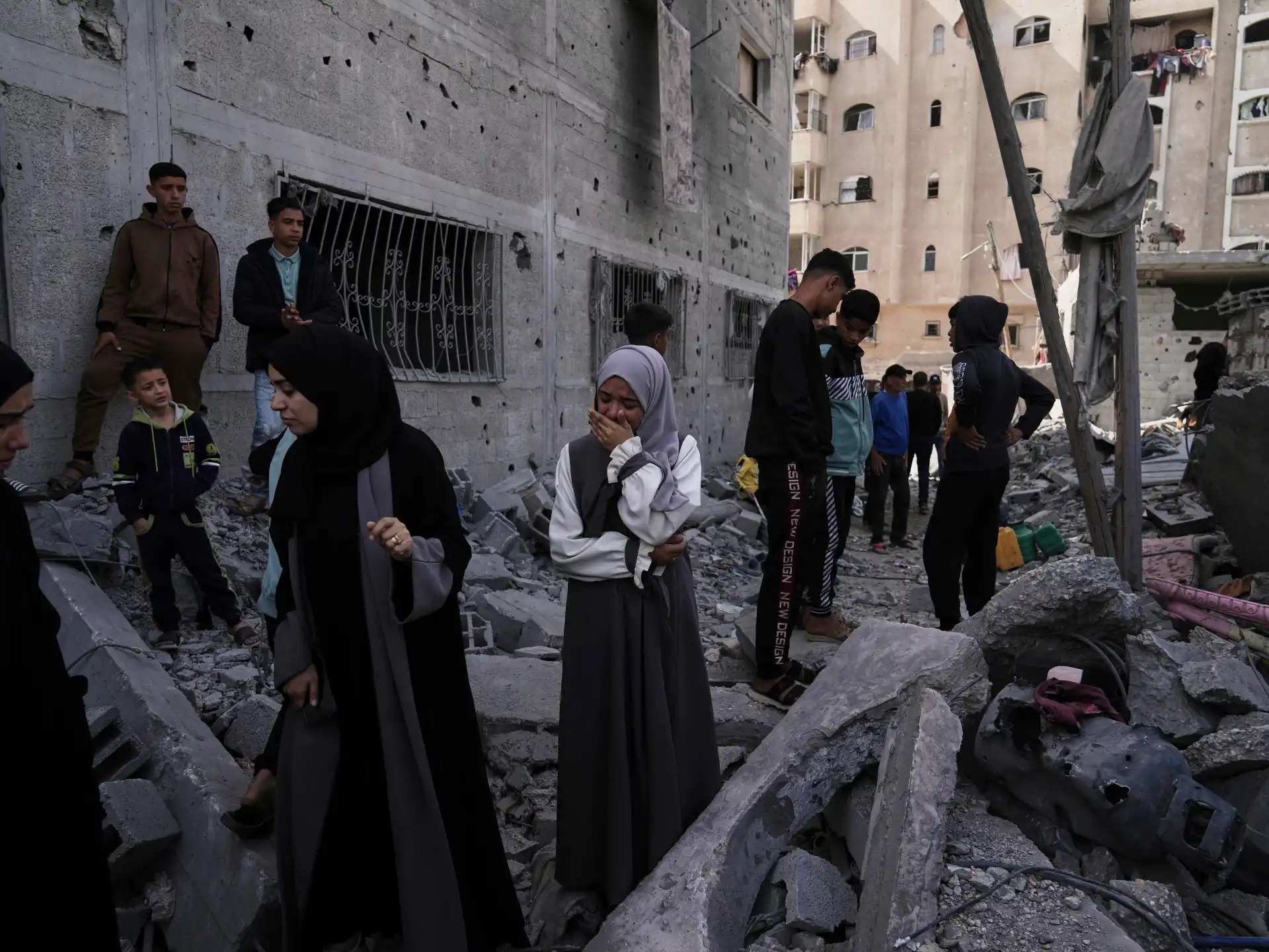 Gaza City residents fearful as food and water run out