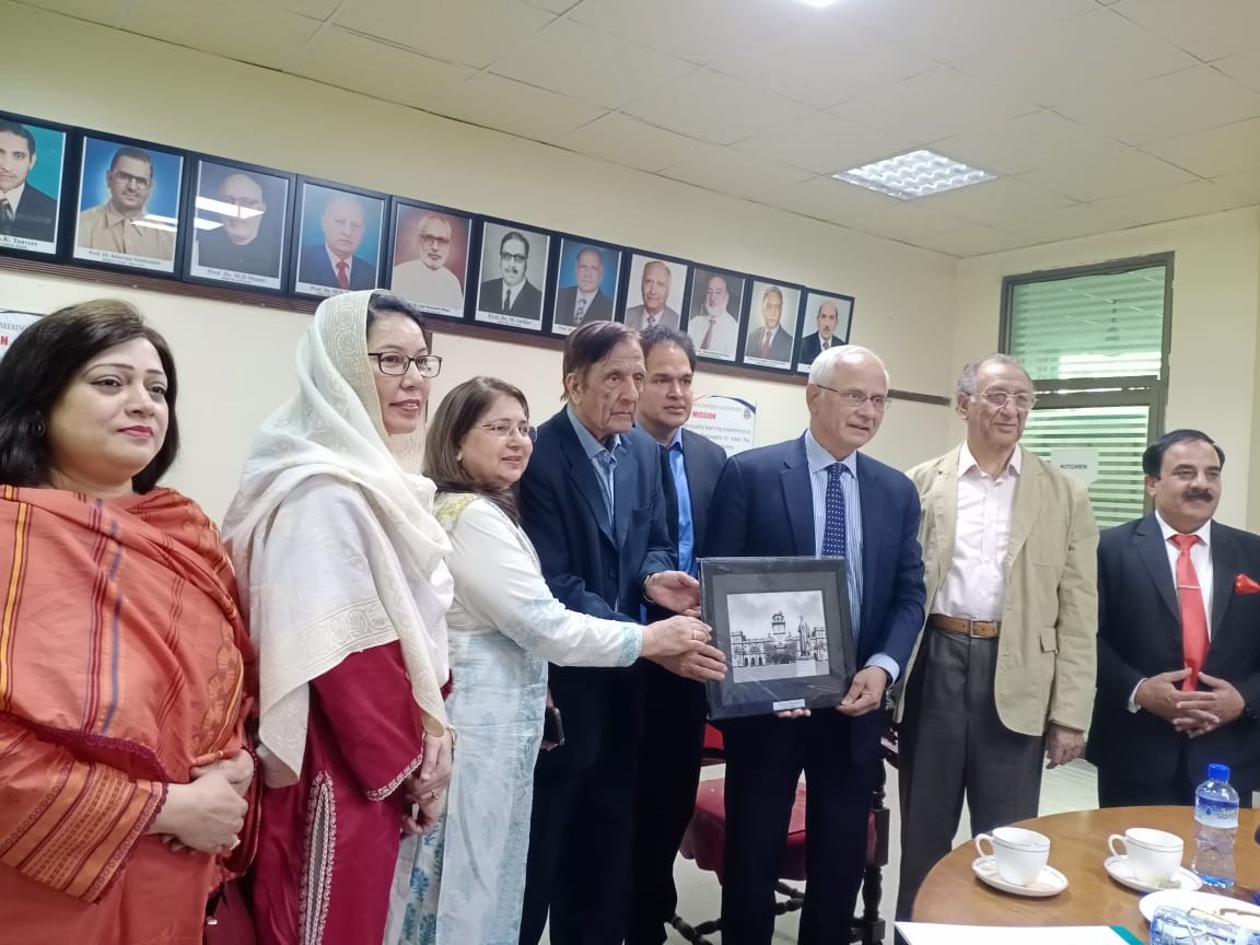 Experts propose 'Urdu Corridor' to improve Pakistan-India relations