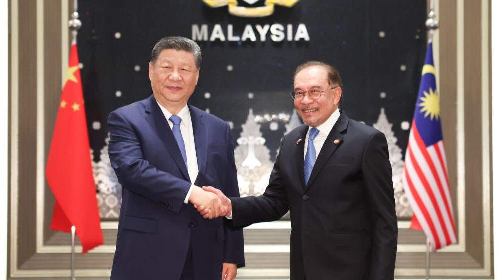President Xi calls on China, Malaysia to set example for high-quality cooperation
