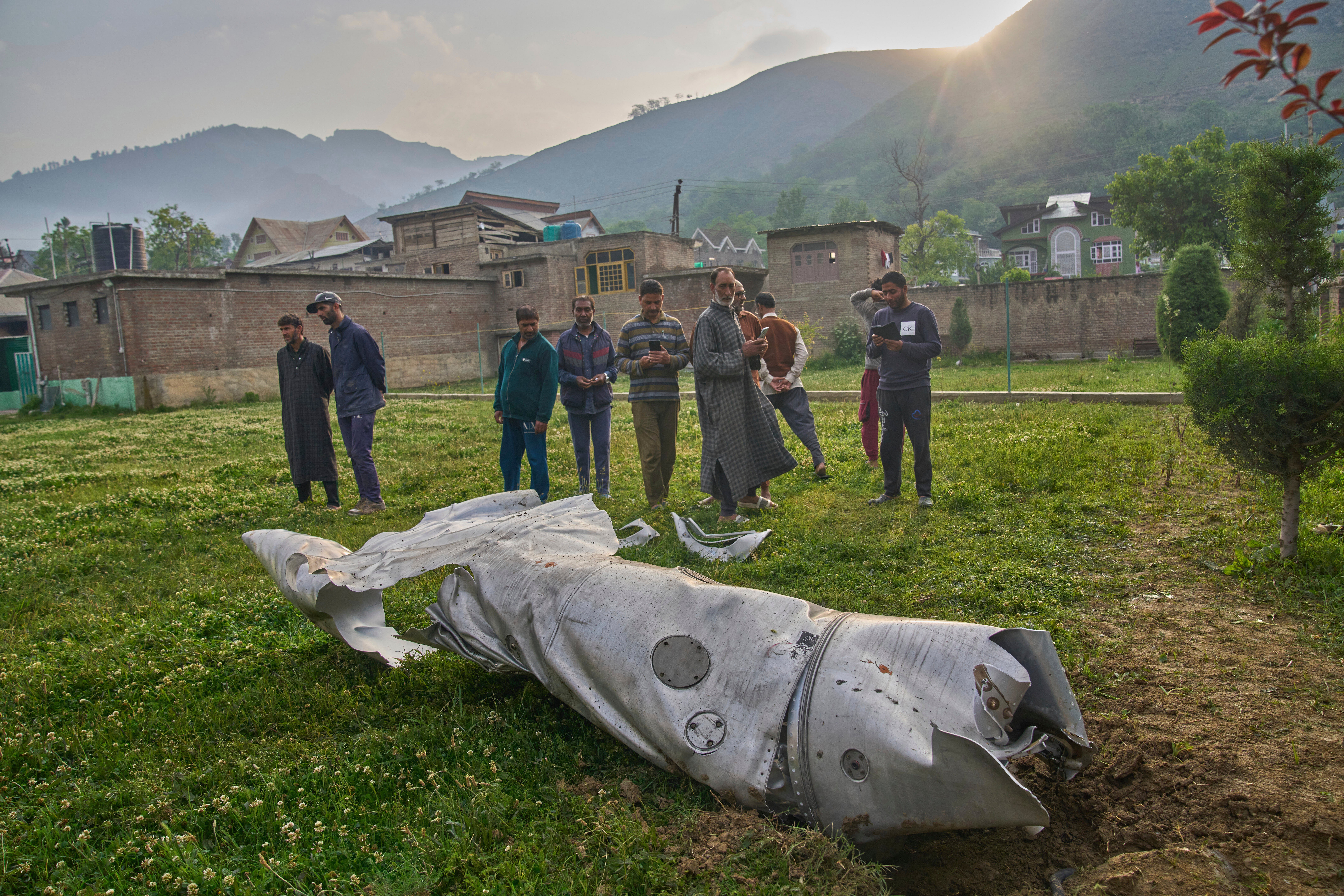 Indian sources admit fighter jet crashes, media retracts coverage