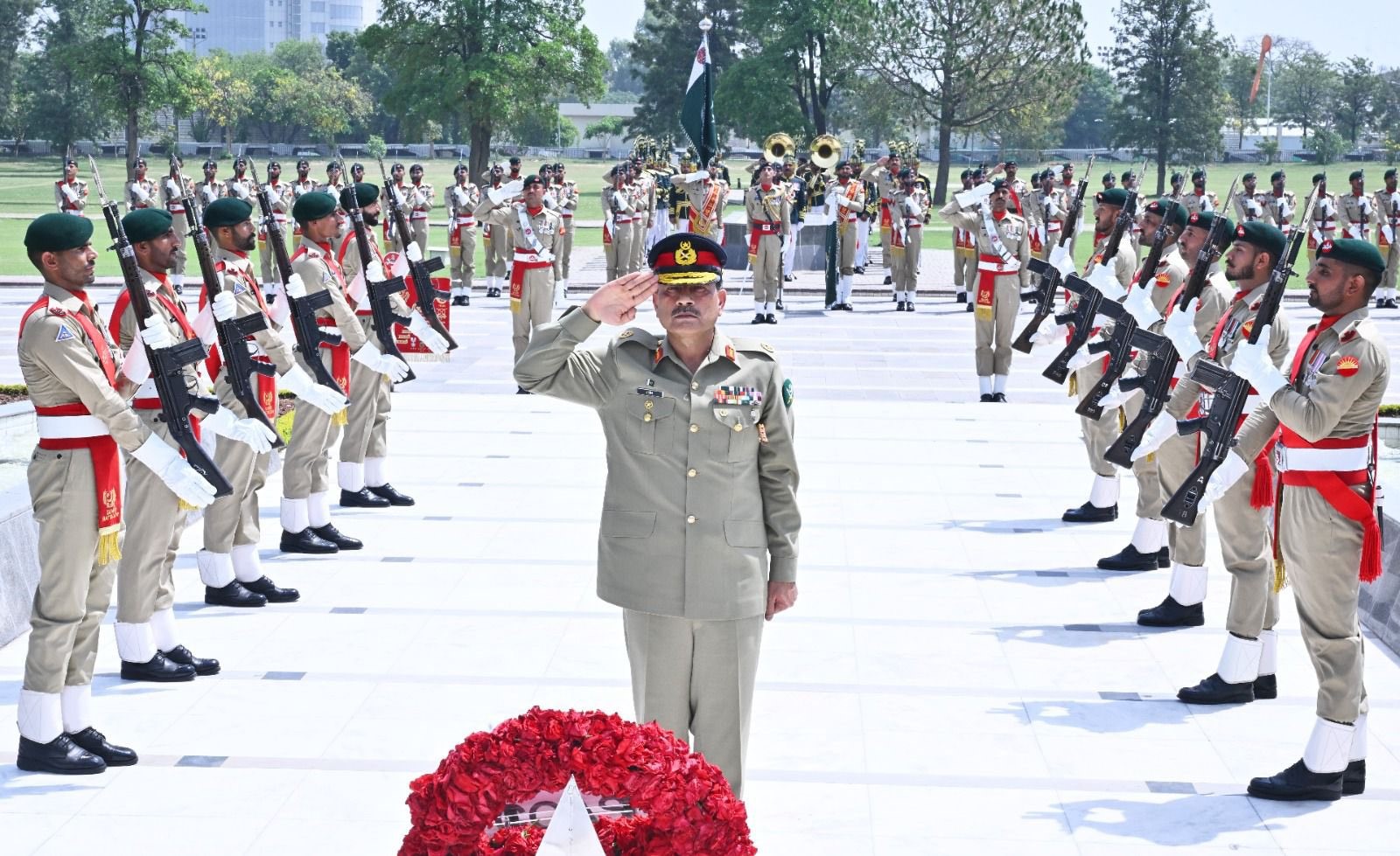 Field Marshal Gen Munir pays homage to martyrs at GHQ ceremony