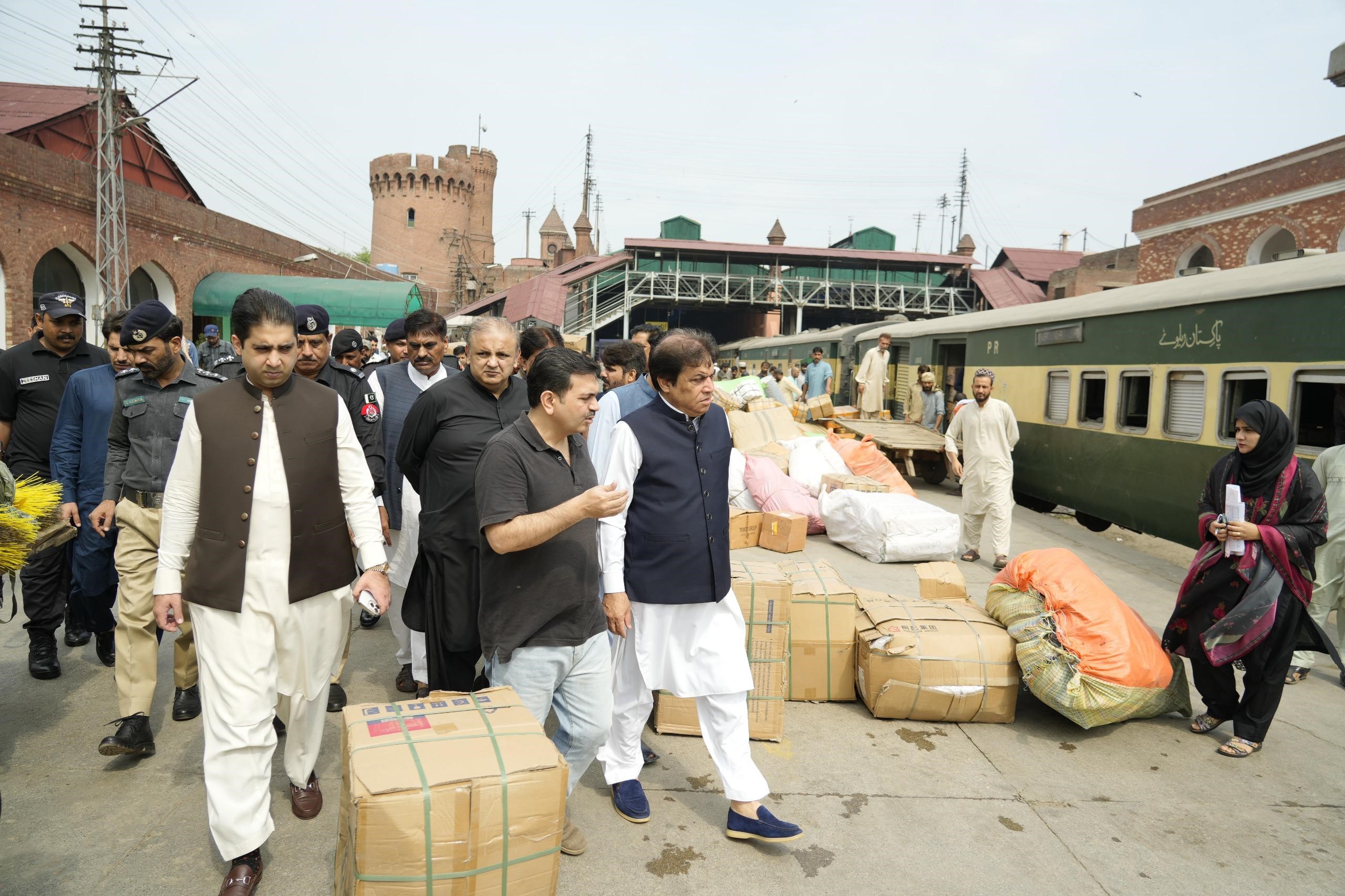 Poor sanitation, absenteeism of employees draw railways minister’s ire