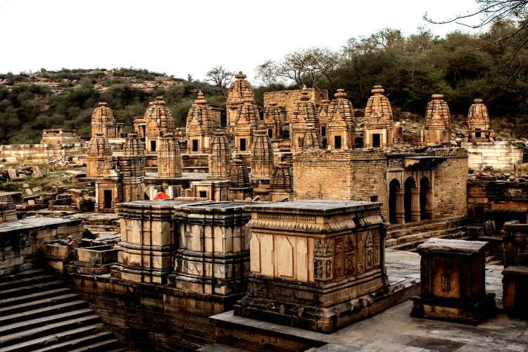 Ancient temples, modern wars