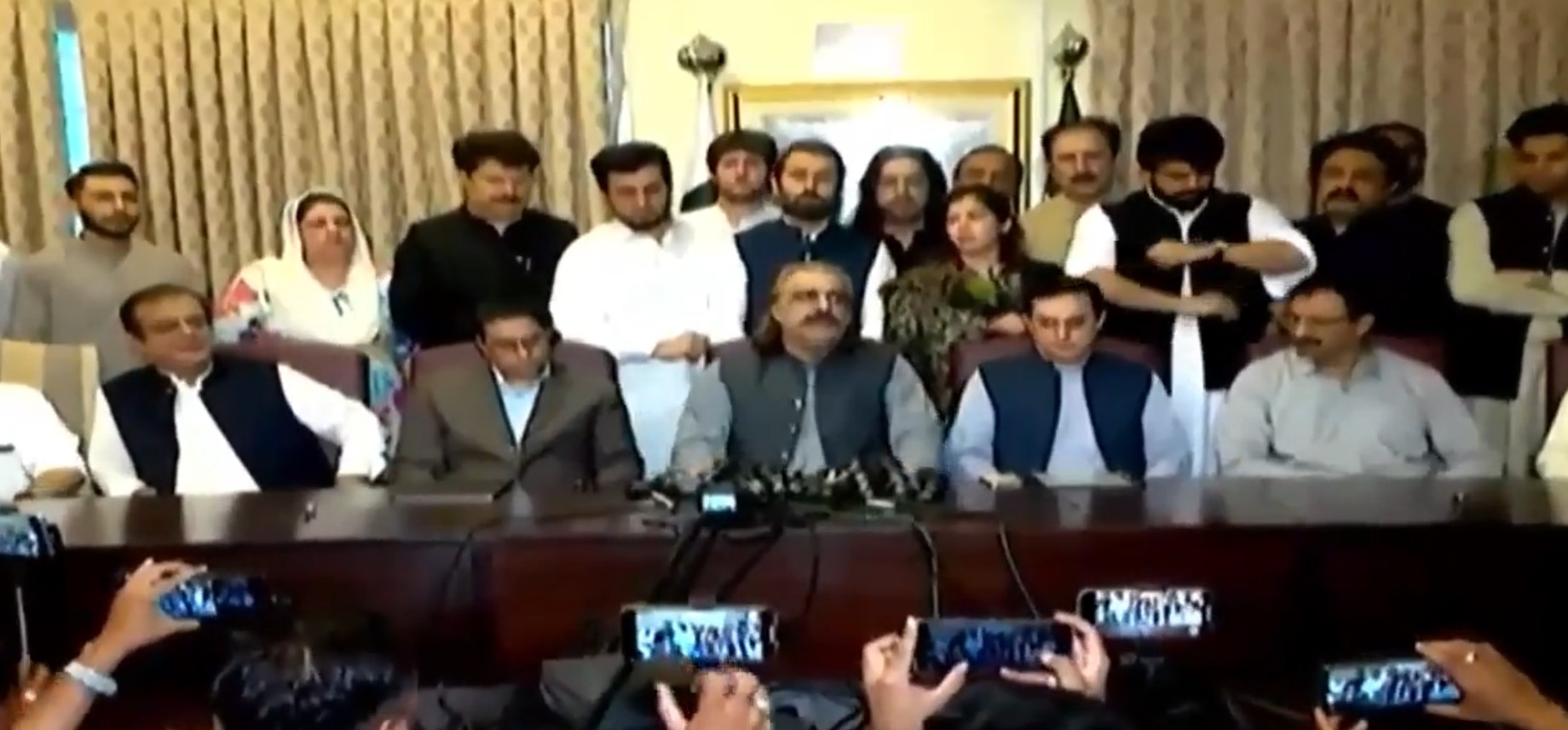KP CM dares opponents to topple govt constitutionally as PTI reaffirms unity