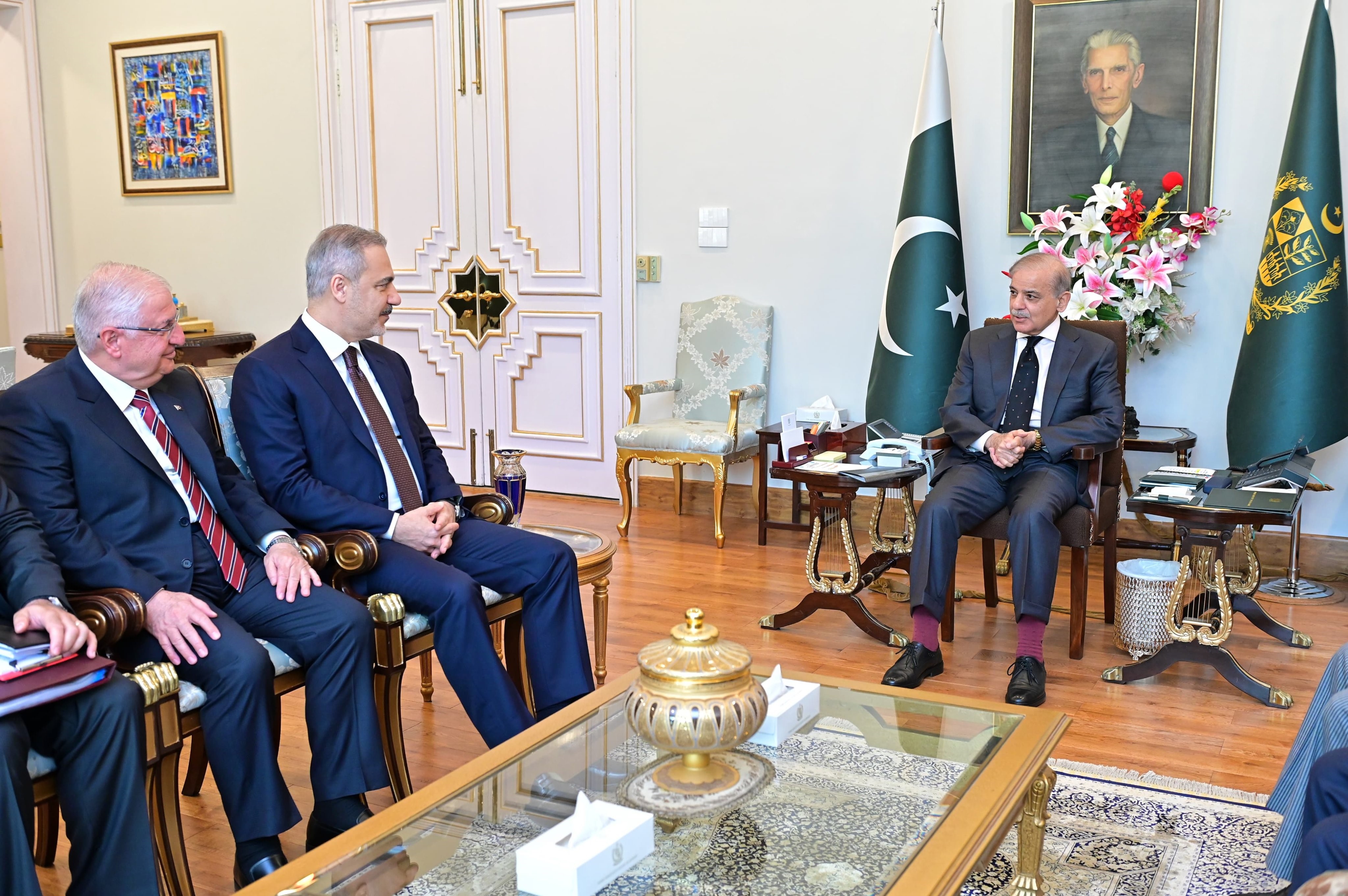 PM reaffirms commitment to further strengthening cooperation with Turkey in key sectors
