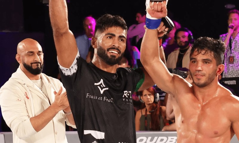 Tarar apologises to boxer Rindh over ‘inordinate delay’ in monetary reward, support