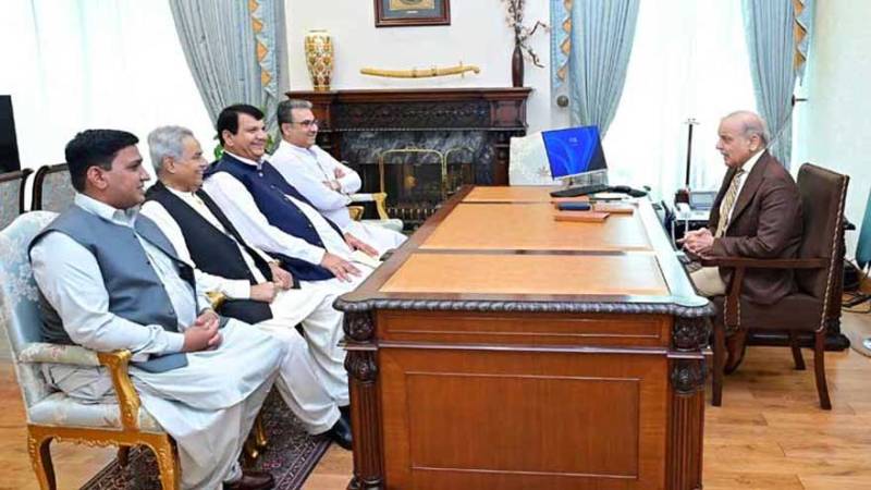 PM Shehbaz welcomes former PTI leader Nawabzada Mohsin into PML-N