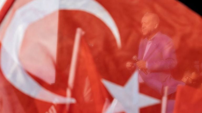 Turkish opposition mayor joins Erdogan's party amid crackdown
