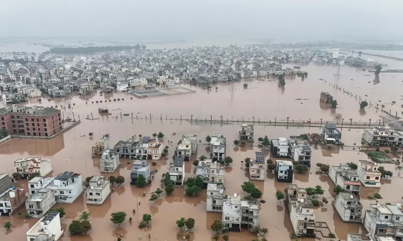 Seven killed as heaviest monsoon spell batters Peshawar, Lahore
