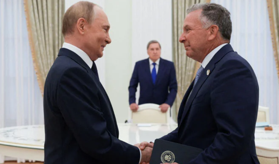 US envoy meets Putin for three hours ahead of Trump's sanctions deadline